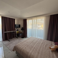 Просторная 2+1 с мебелью и бассейном в центре Аланьи — для жизни и ВНЖ