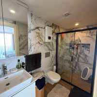 Просторная 2+1 с мебелью и бассейном в центре Аланьи — для жизни и ВНЖ