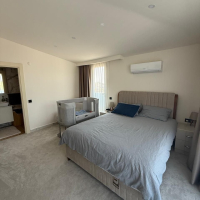 Просторная 2+1 с мебелью и бассейном в центре Аланьи — для жизни и ВНЖ