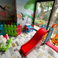 Просторная 2+1 с мебелью и бассейном в центре Аланьи — для жизни и ВНЖ