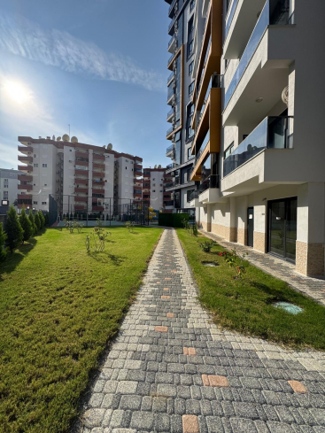 Просторная 1+1 в Махмутларе с курортной инфраструктурой и 500 м до моря