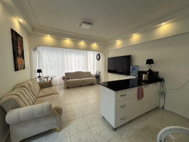 Меблированная 1+1 в Махмутларе с бассейном — 300 м до моря