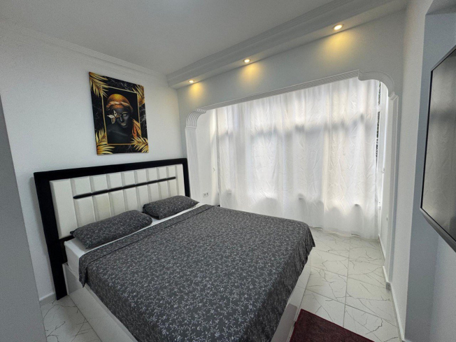 Меблированная 1+1 в Махмутларе с бассейном — 300 м до моря