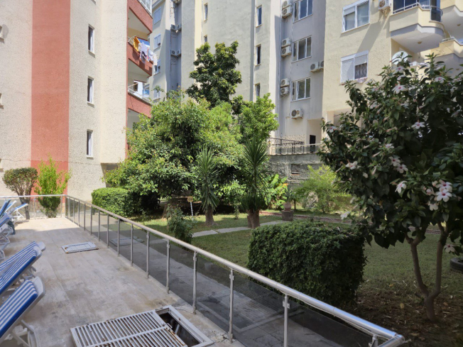 Меблированная 1+1 в Махмутларе с бассейном — 300 м до моря