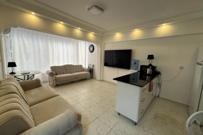 Меблированная 1+1 в Махмутларе с бассейном — 300 м до моря