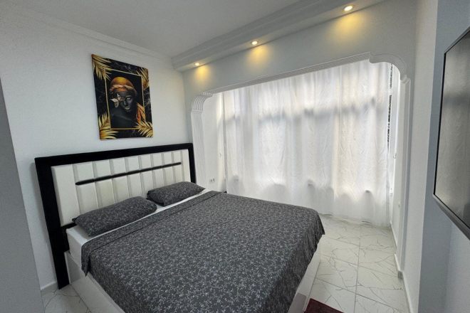 Меблированная 1+1 в Махмутларе с бассейном — 300 м до моря