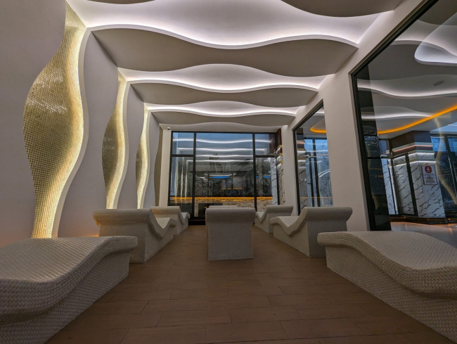 Современная 1+1 в Махмутларе с отельной инфраструктурой и потенциалом аренды