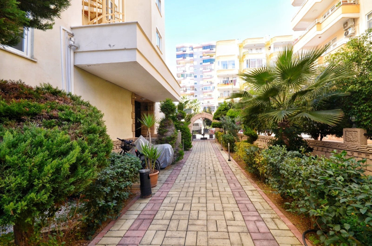 Просторная 4+1 с панорамным видом в Махмутларе — 170 м² для комфортной жизни у моря