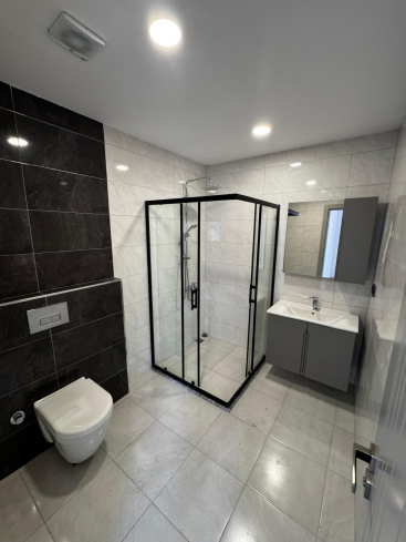 Просторная 2+1 в новом доме в Махмутларе — идеальна для жизни и аренды