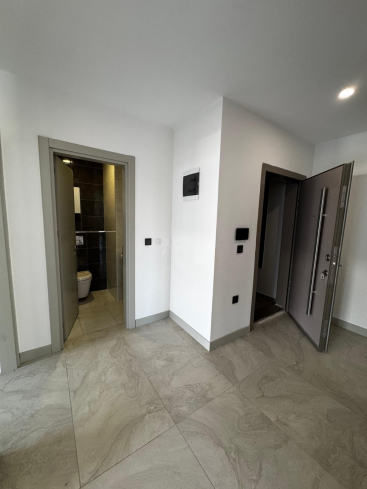 Просторная 2+1 в новом доме в Махмутларе — идеальна для жизни и аренды