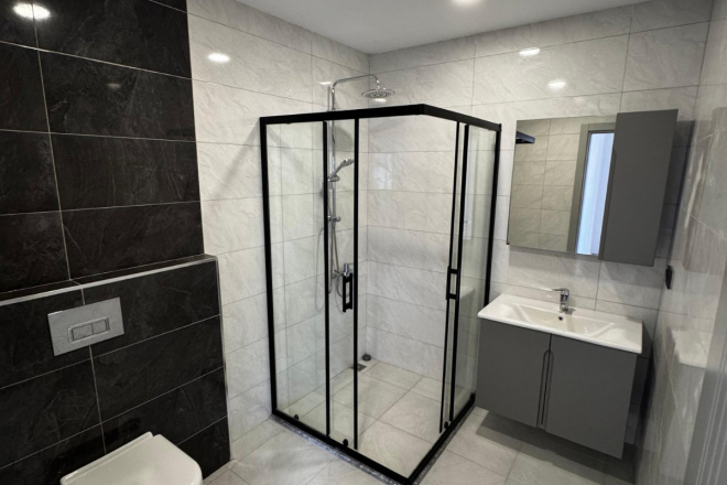 Просторная 2+1 в новом доме в Махмутларе — идеальна для жизни и аренды