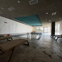 Просторная 2+1 в новом доме в Махмутларе — идеальна для жизни и аренды