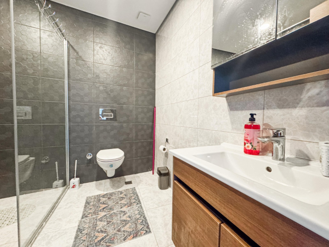 Меблированная 1+1 в Махмутларе с отельной инфраструктурой и потенциалом аренды