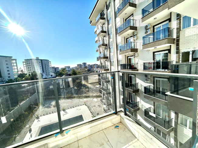 Новая 1+1 в Авсалларе с видом на город и природное окружение