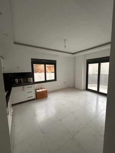 YENİ BİNA DA EŞYASIZ ACİL SATILIK 1+1