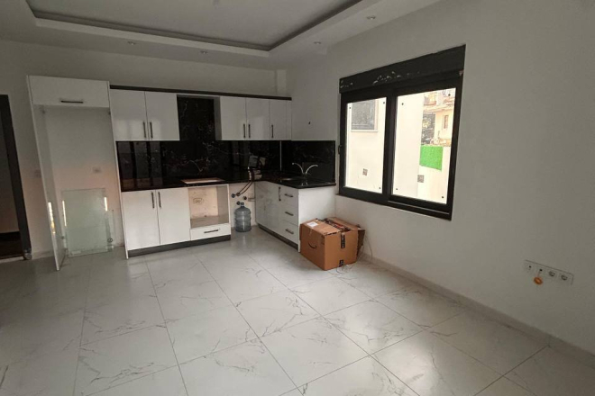 YENİ BİNA DA EŞYASIZ ACİL SATILIK 1+1