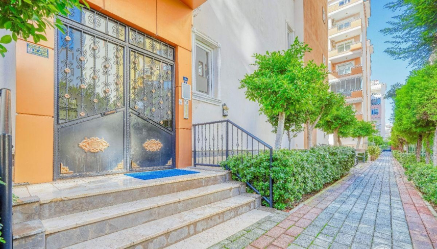 DENİZE 200 METRE MESAFEDE GENİŞ 1+1