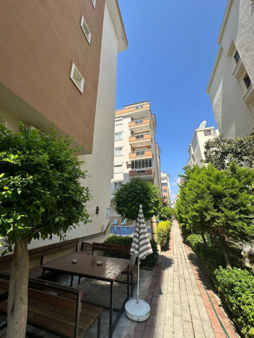 DENİZE 200 METRE MESAFEDE GENİŞ 1+1