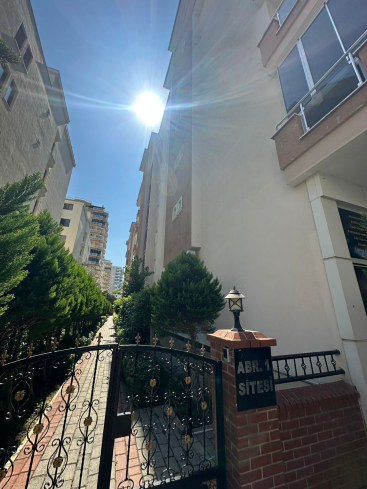 DENİZE 200 METRE MESAFEDE GENİŞ 1+1