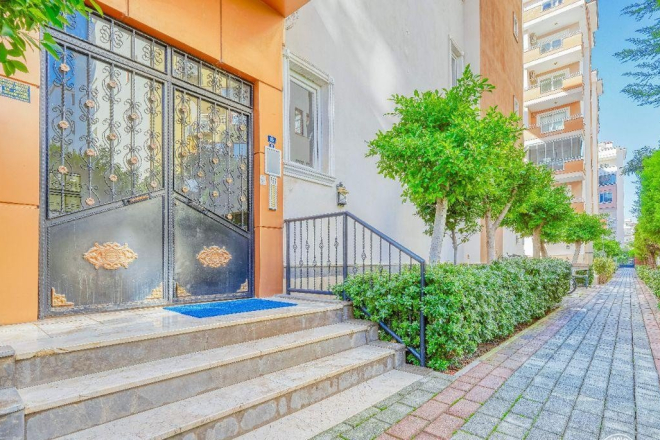 DENİZE 200 METRE MESAFEDE GENİŞ 1+1