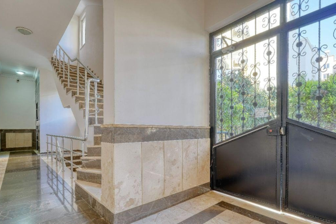 DENİZE 200 METRE MESAFEDE GENİŞ 1+1