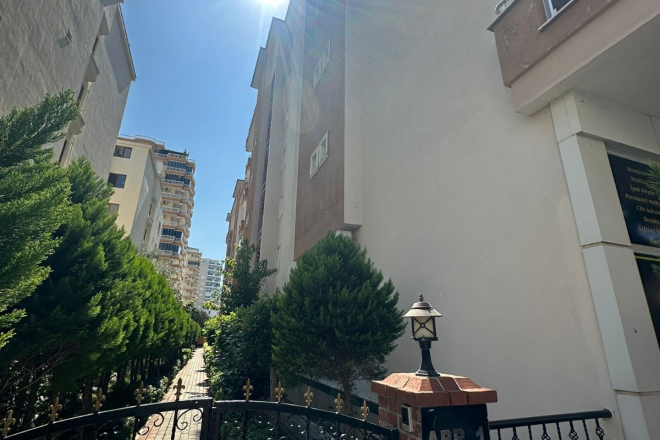 DENİZE 200 METRE MESAFEDE GENİŞ 1+1