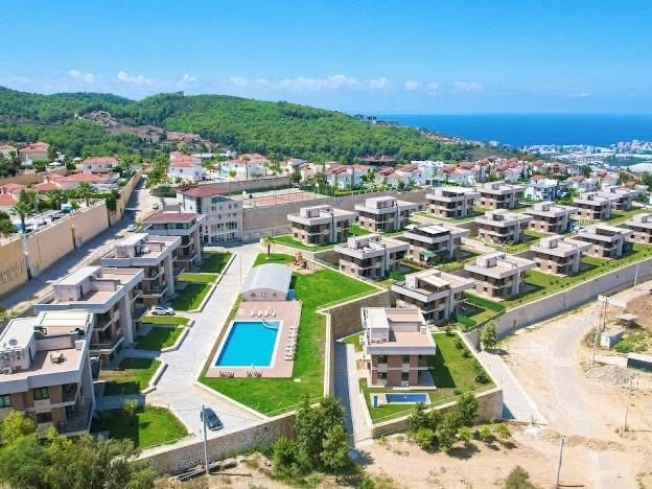 3+1 VİLLA 200 M2 MOBİLYALI 200 M2 BAHÇE KULLANIM ALANI