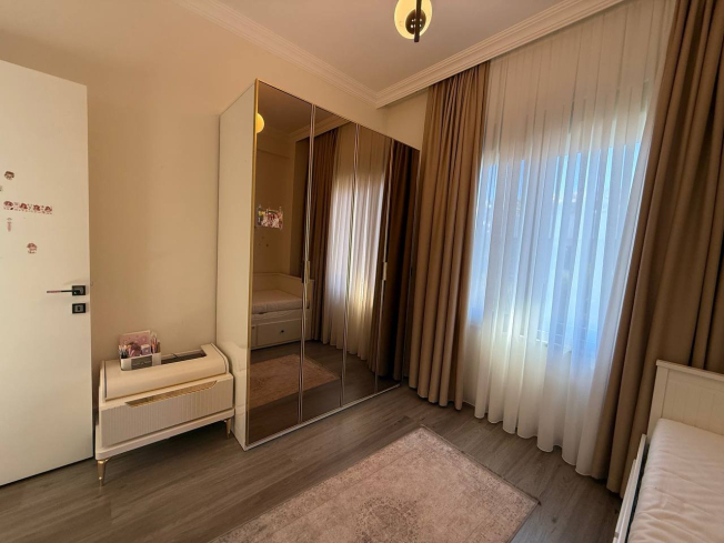 3+1 VİLLA 200 M2 MOBİLYALI 200 M2 BAHÇE KULLANIM ALANI