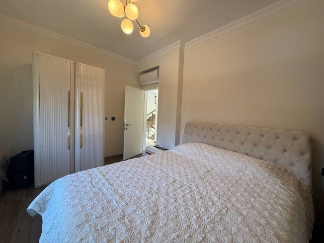 3+1 VİLLA 200 M2 MOBİLYALI 200 M2 BAHÇE KULLANIM ALANI