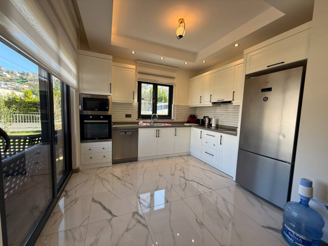 3+1 VİLLA 200 M2 MOBİLYALI 200 M2 BAHÇE KULLANIM ALANI