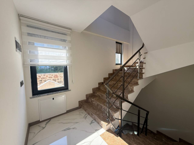 3+1 VİLLA 200 M2 MOBİLYALI 200 M2 BAHÇE KULLANIM ALANI