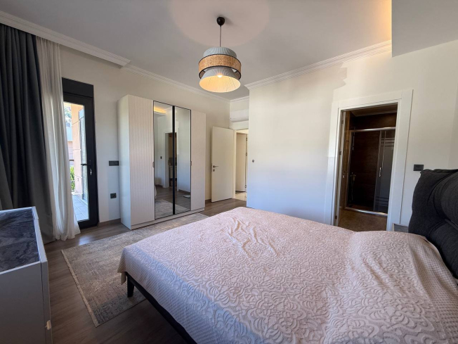 3+1 VİLLA 200 M2 MOBİLYALI 200 M2 BAHÇE KULLANIM ALANI