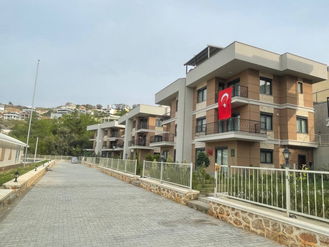 3+1 VİLLA 200 M2 MOBİLYALI 200 M2 BAHÇE KULLANIM ALANI