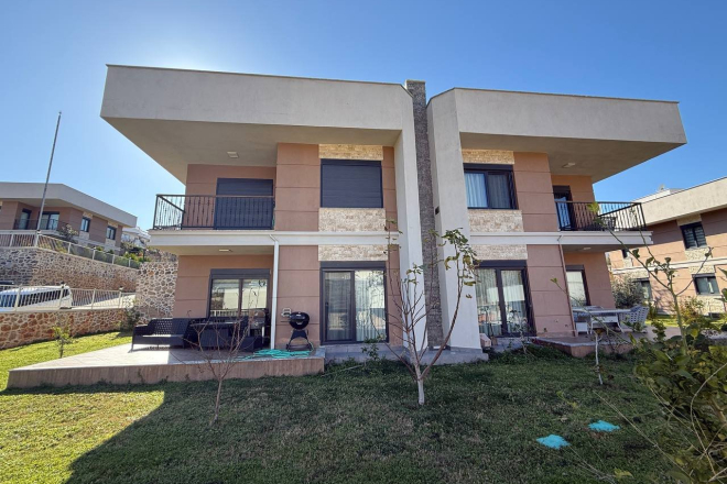 3+1 VİLLA 200 M2 MOBİLYALI 200 M2 BAHÇE KULLANIM ALANI