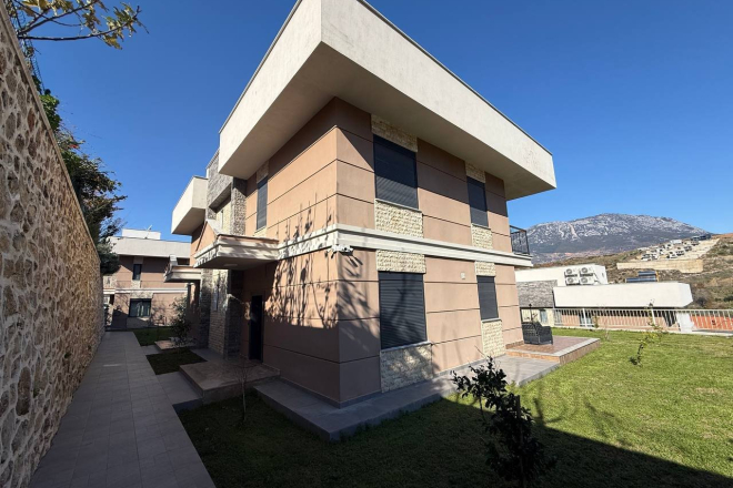 3+1 VİLLA 200 M2 MOBİLYALI 200 M2 BAHÇE KULLANIM ALANI