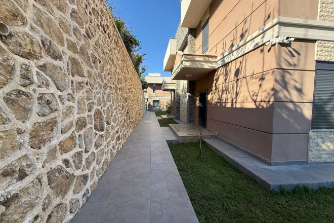 3+1 VİLLA 200 M2 MOBİLYALI 200 M2 BAHÇE KULLANIM ALANI