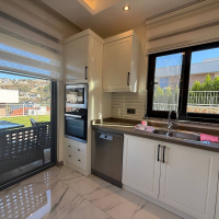 3+1 VİLLA 200 M2 MOBİLYALI 200 M2 BAHÇE KULLANIM ALANI