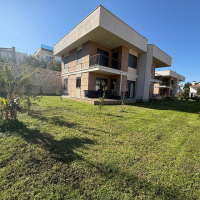 3+1 VİLLA 200 M2 MOBİLYALI 200 M2 BAHÇE KULLANIM ALANI