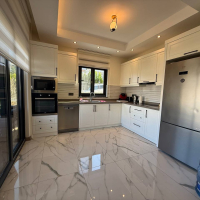 3+1 VİLLA 200 M2 MOBİLYALI 200 M2 BAHÇE KULLANIM ALANI