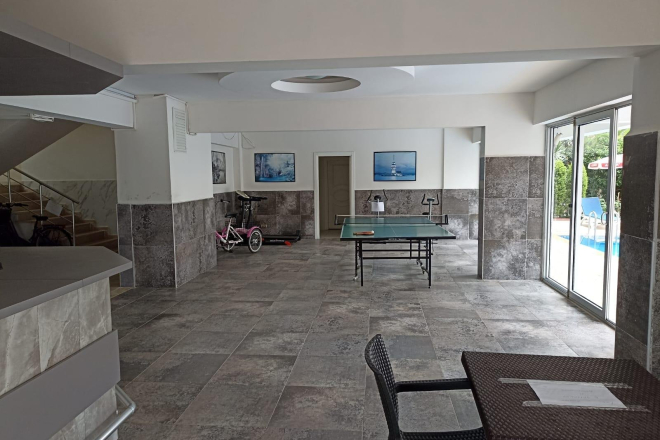 Меблированная студия в 300 метрах от моря — удобный формат для жизни и аренды в Махмутларе