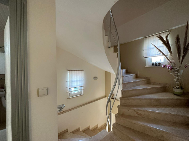 VATANDAŞLIĞA UYGUN 3+2 GENİŞ VİLLA