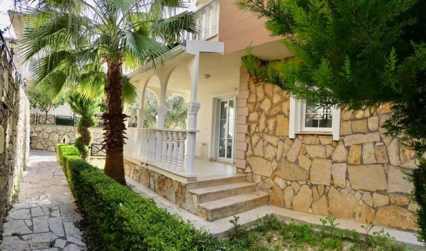 İKAMETE UYGUN 3+1 VİLLA