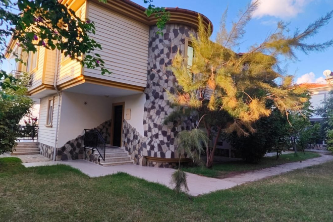 Дом для семьи у моря с собственным садом и приватной атмосферой3+1 GENİŞ SATILIK İKİZ VİLLA