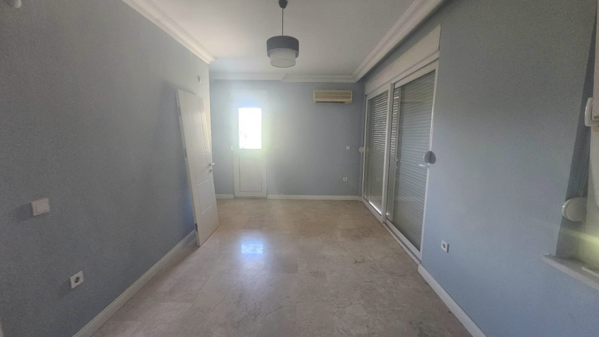 SİTE İÇİNDE 3+1 DENİZE 600 METRE SATILIK VİLLA