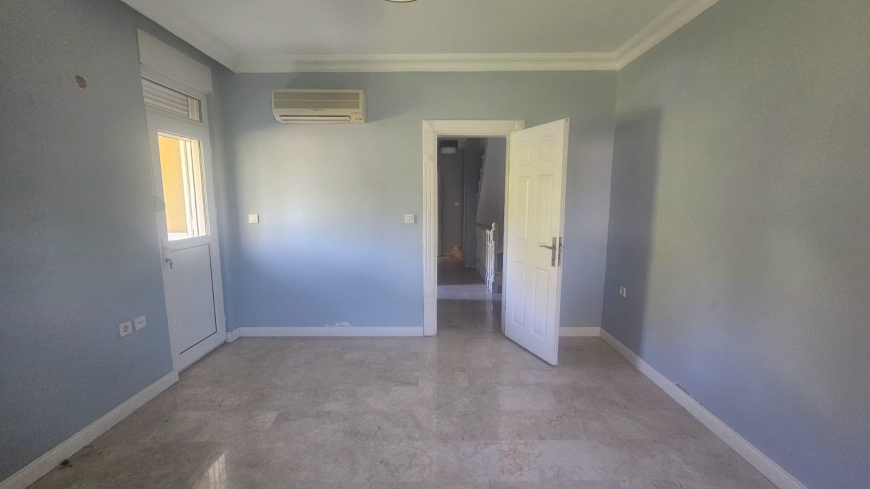 SİTE İÇİNDE 3+1 DENİZE 600 METRE SATILIK VİLLA