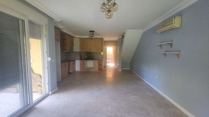 SİTE İÇİNDE 3+1 DENİZE 600 METRE SATILIK VİLLA