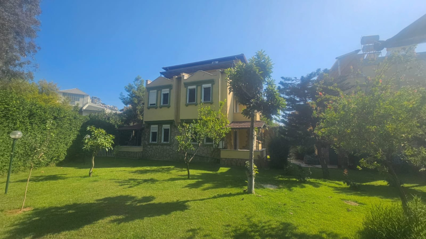 SİTE İÇİNDE 3+1 DENİZE 600 METRE SATILIK VİLLA