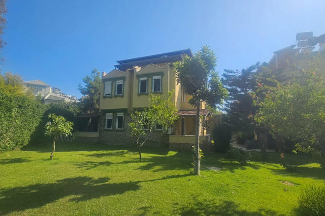 SİTE İÇİNDE 3+1 DENİZE 600 METRE SATILIK VİLLA