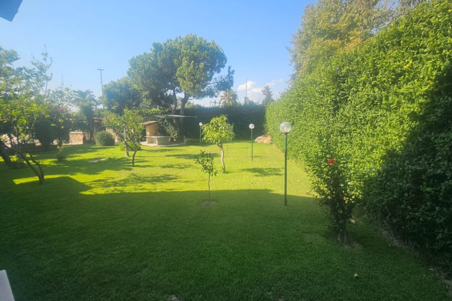 Просторная вилла 3+1 с выходом в сад — подходит  для ВНЖ. район Конаклы