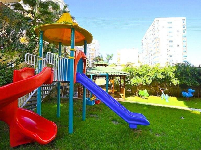 Mahmutlar'da 1+1 geniş eşyalı fırsat daire